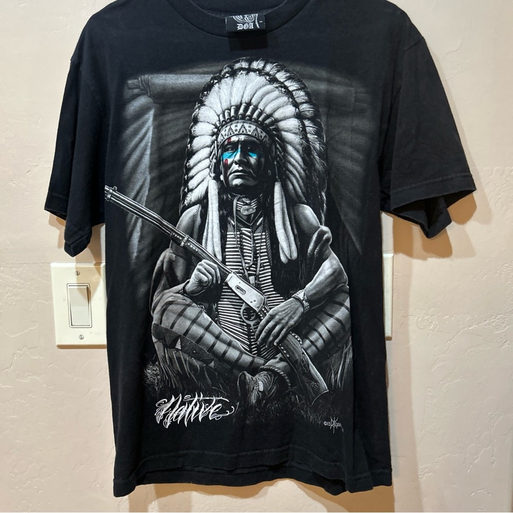 Native DGA Mens Black T Shirt 2013 M Gonzalez Chief Bear American Indian Y2K